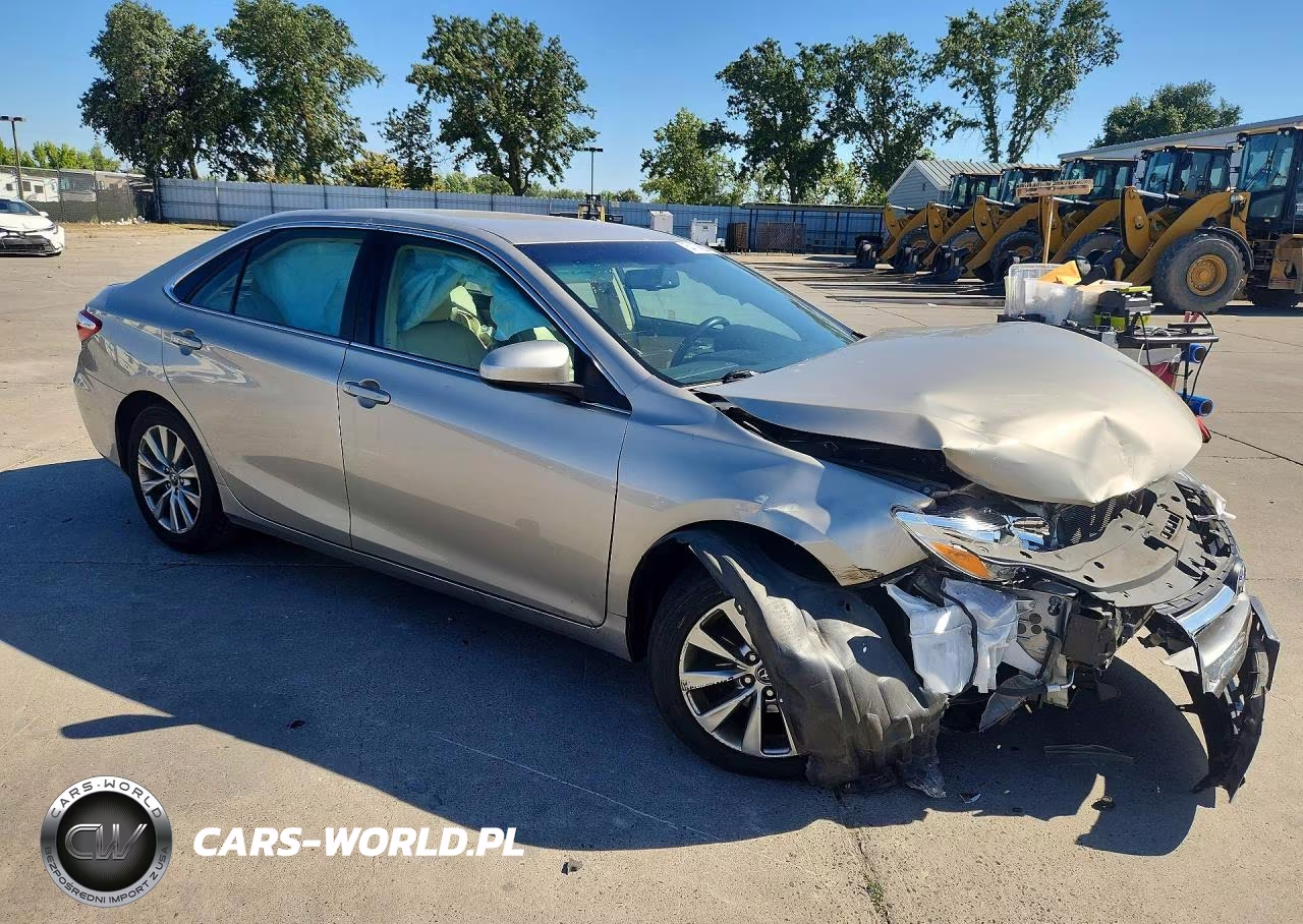 2016 Toyota Camry Xle VIN:4T4BF1FK8GR583475 - 4