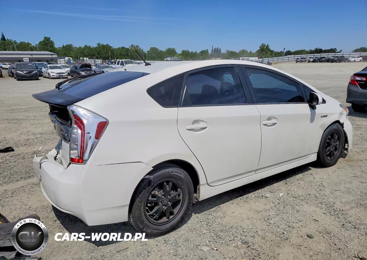 2015 Toyota Prius Two VIN:JTDKN3DU2F0417069 - 3