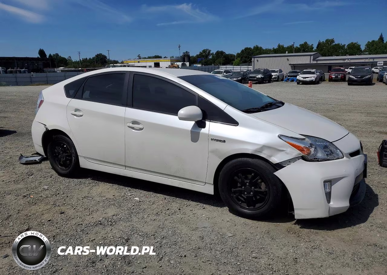 2015 Toyota Prius Two VIN:JTDKN3DU2F0417069 - 4
