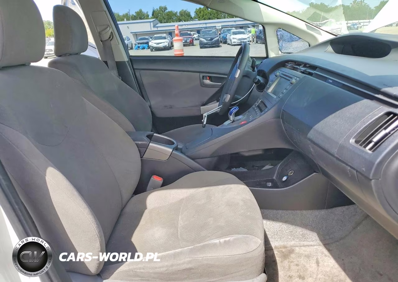 2015 Toyota Prius Two VIN:JTDKN3DU2F0417069 - 7