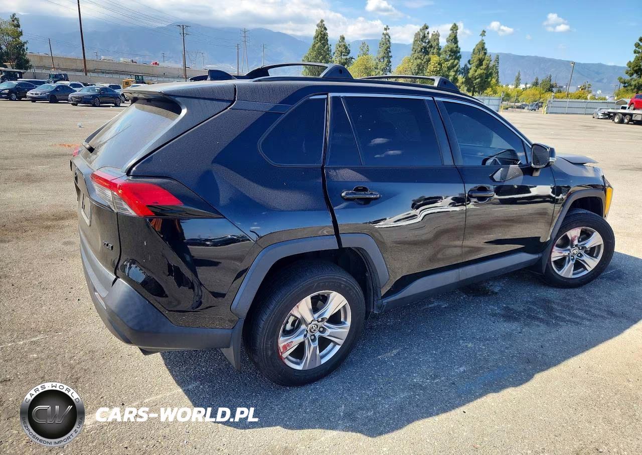 2023 Toyota Rav4 Xle VIN:2T3W1RFV3PW240552 - 3