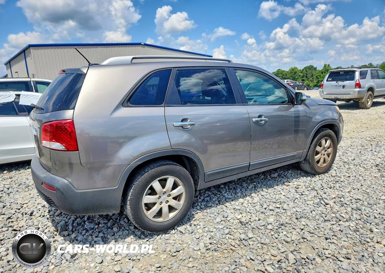 2011 Kia Sorento Lx VIN:5XYKT3A13BG104424 - 3