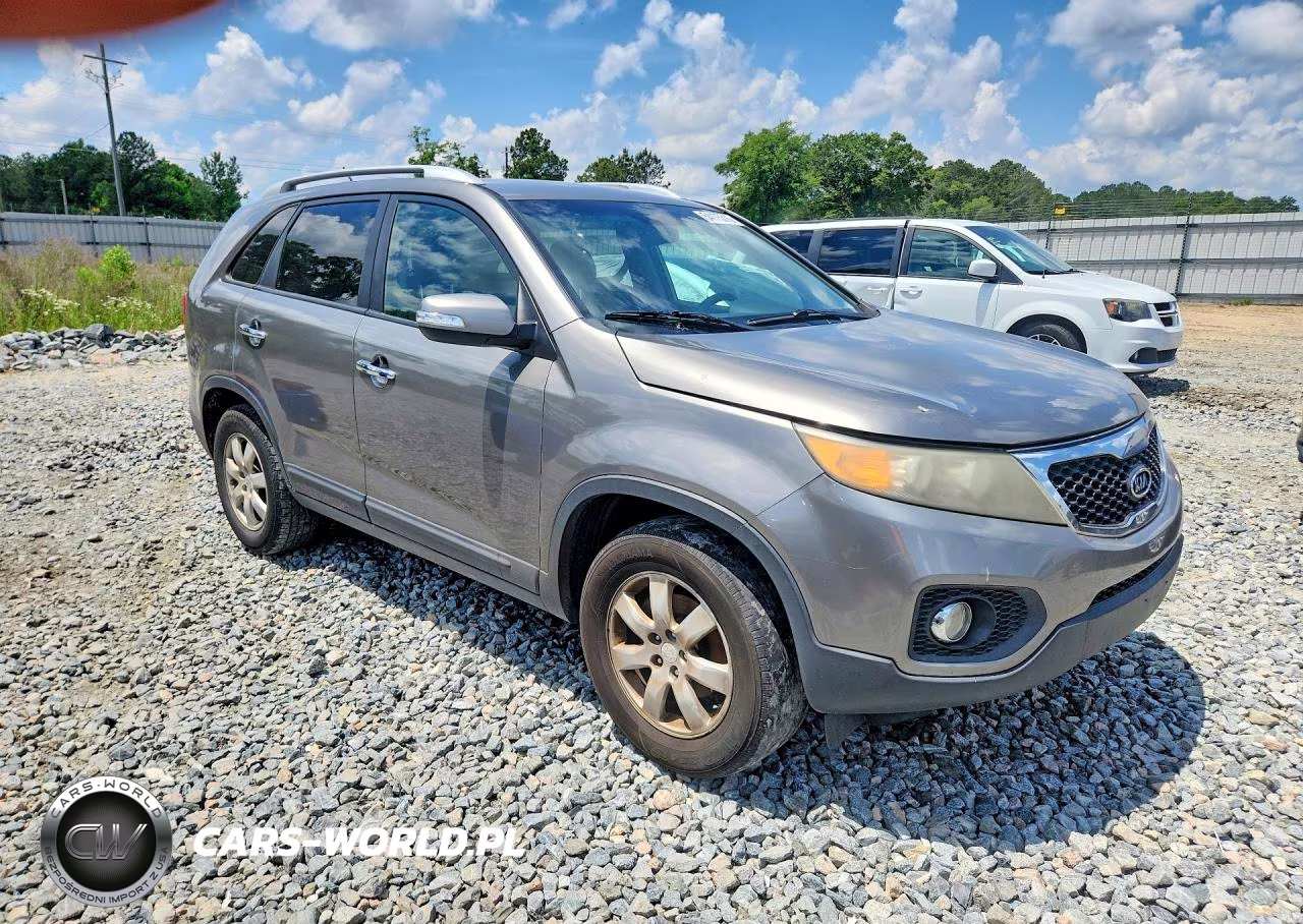 2011 Kia Sorento Lx VIN:5XYKT3A13BG104424 - 4