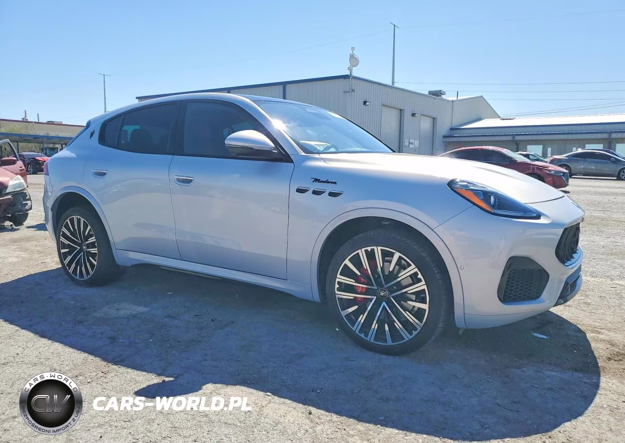 2023 Maserati Grecale Modena VIN:ZN682AVM4P7407902 - 4