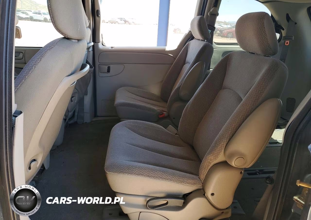 2005 Chrysler Town & Country VIN:1C4GP45R95B439928 - 10