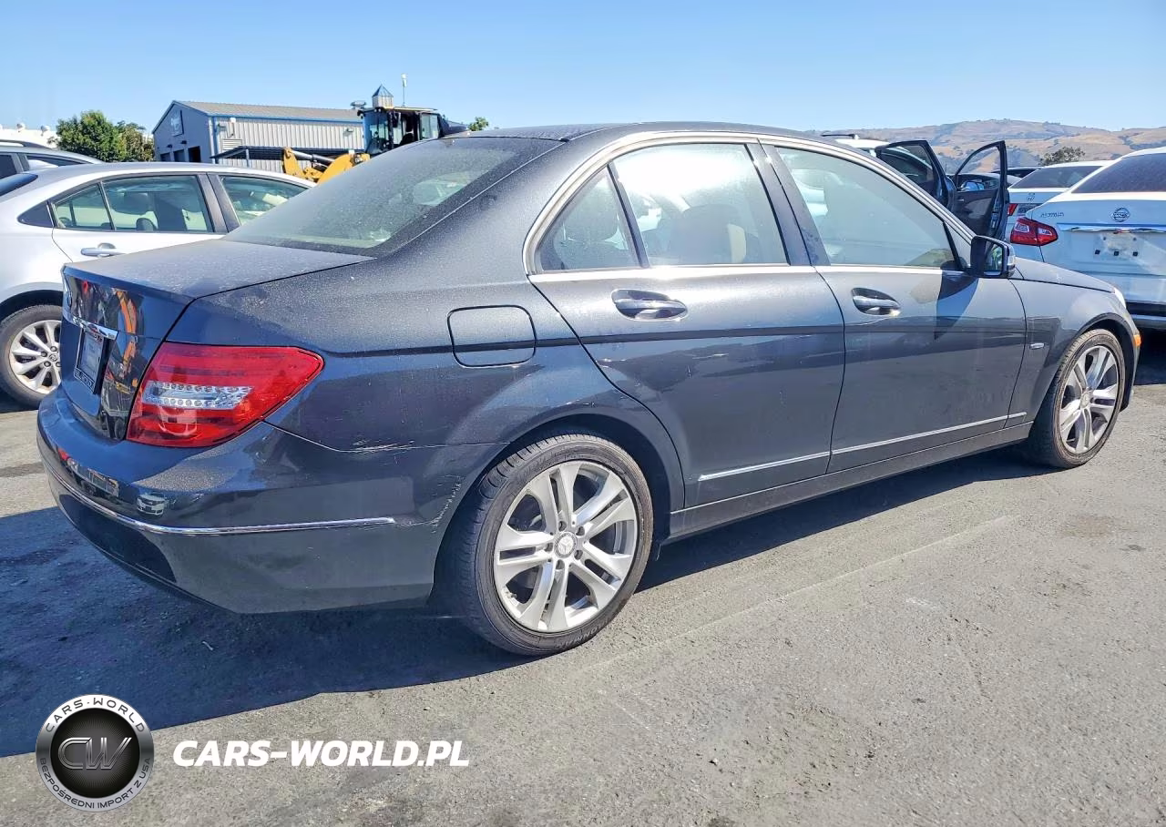 2012 Mercedes-Benz C 250 VIN:WDDGF4HB5CR228091 - 3