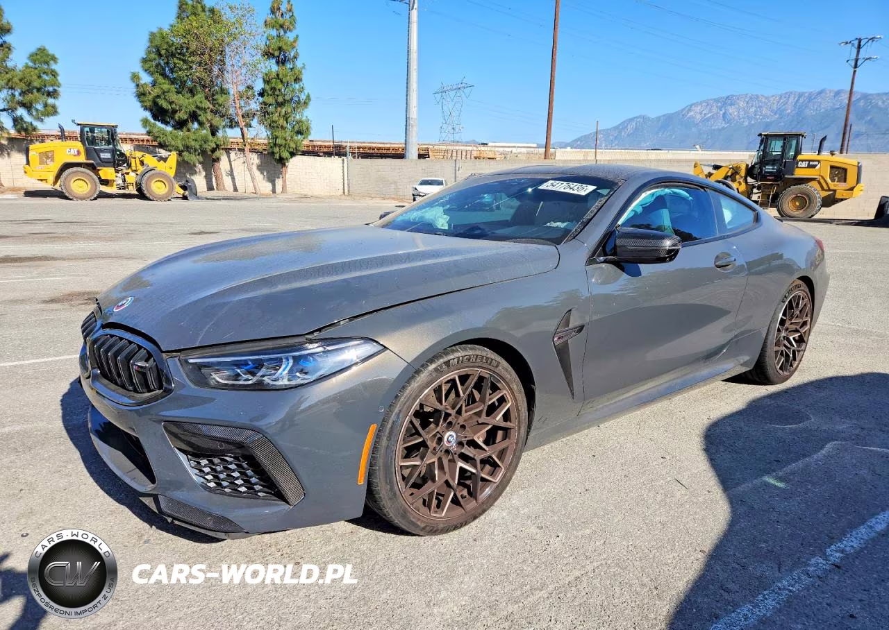 2023 BMW M8