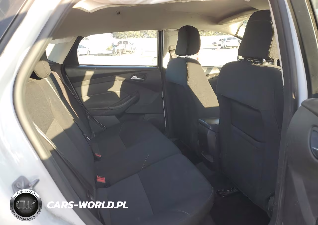 2018 Ford Focus Se VIN:1FADP3K2XJL241096 - 10