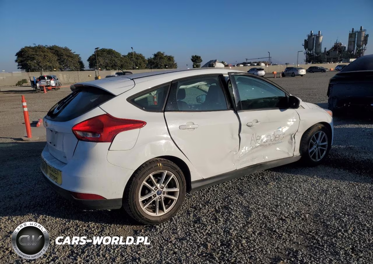 2018 Ford Focus Se VIN:1FADP3K2XJL241096 - 3