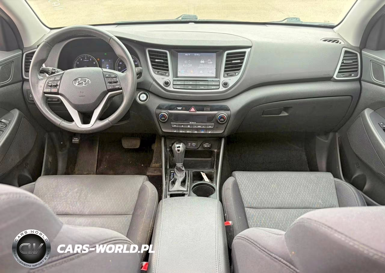2018 Hyundai Tucson Value VIN:KM8J3CA2XJU794296 - 9