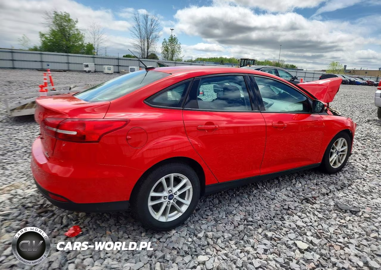 2015 Ford Focus Se VIN:1FADP3F26FL216777 - 3