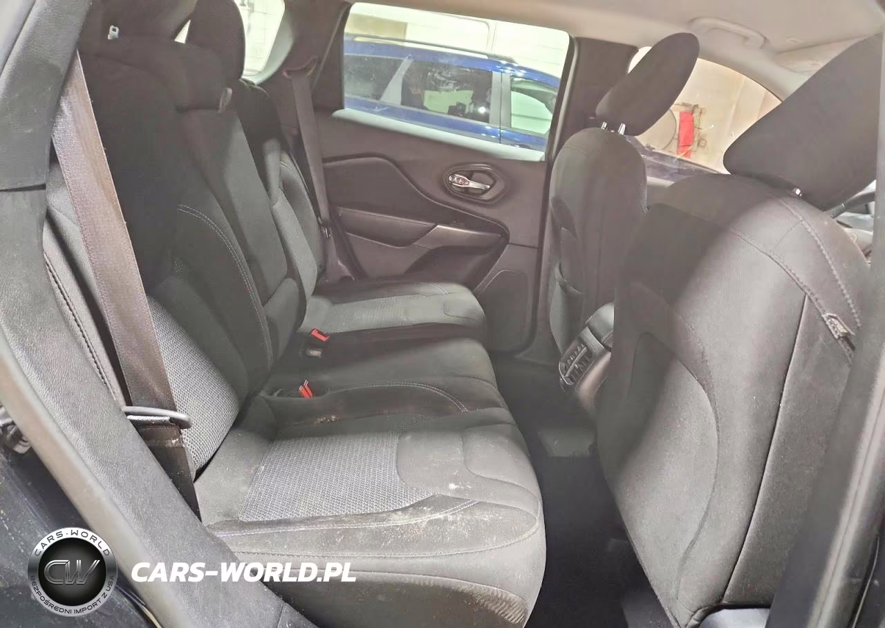 2019 Jeep Cherokee Latitude VIN:1C4PJLCB6KD438687 - 10