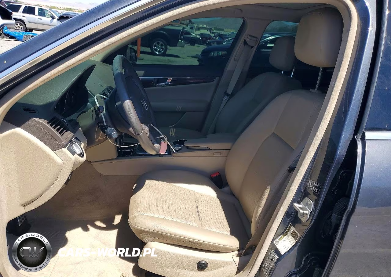 2010 Mercedes-Benz C 300 4Matic VIN:WDDGF8BB1AF439755 - 7