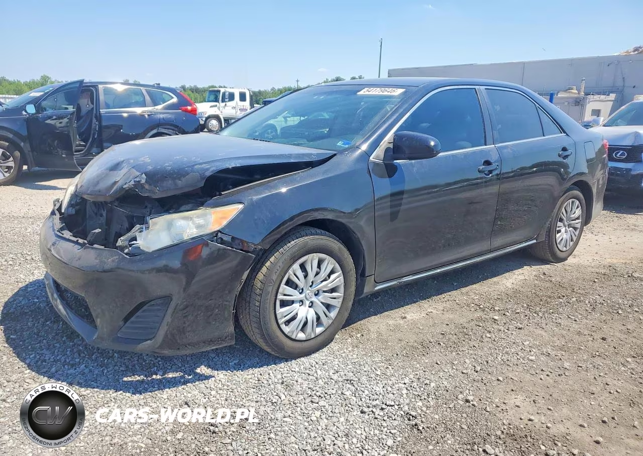 2013 Toyota Camry Le – zdjęcie 1 z 12
