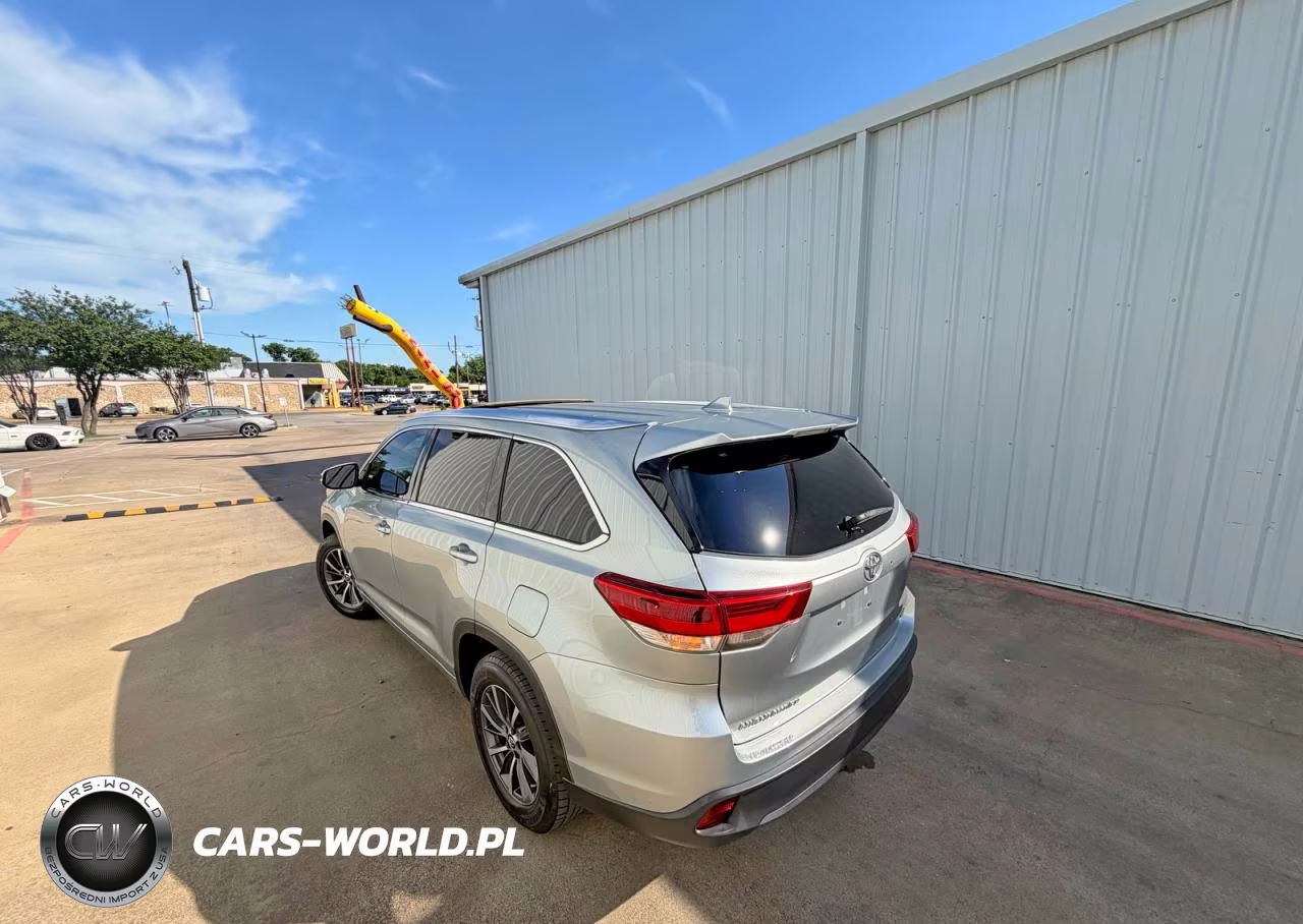 2017 Toyota Highlander Xle VIN:5TDKZRFH8HS511514 - 3