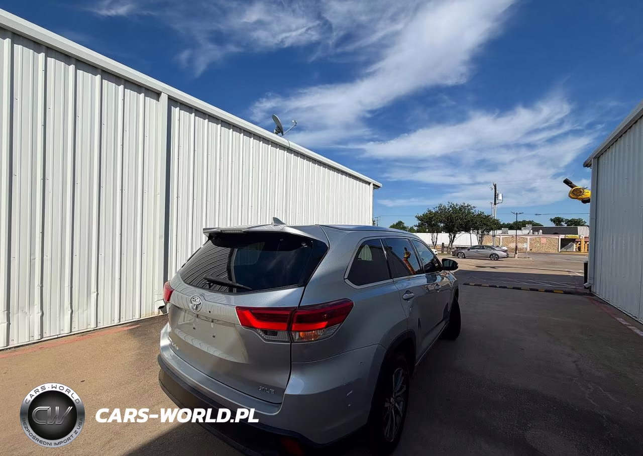 2017 Toyota Highlander Xle VIN:5TDKZRFH8HS511514 - 4