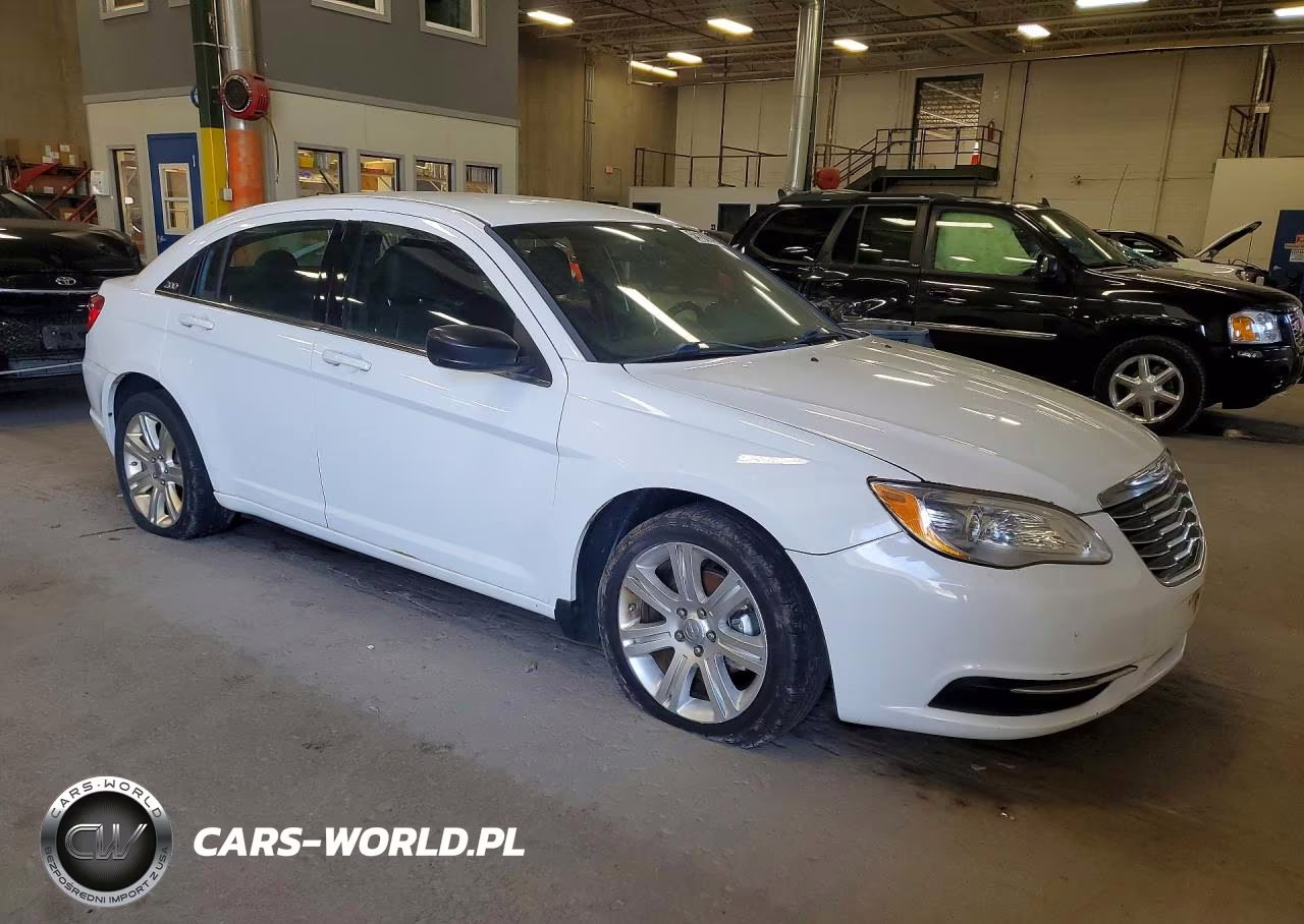 2011 Chrysler 200 Touring VIN:1C3BC1FB7BN615735 - 4