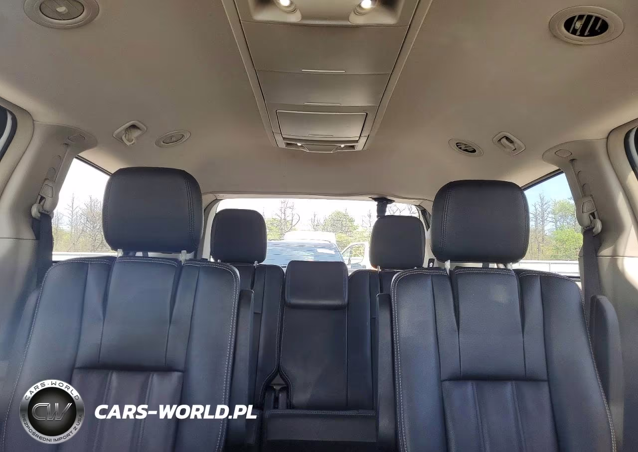 2016 Chrysler Town & Country Touring VIN:2C4RC1BG1GR289274 - 10