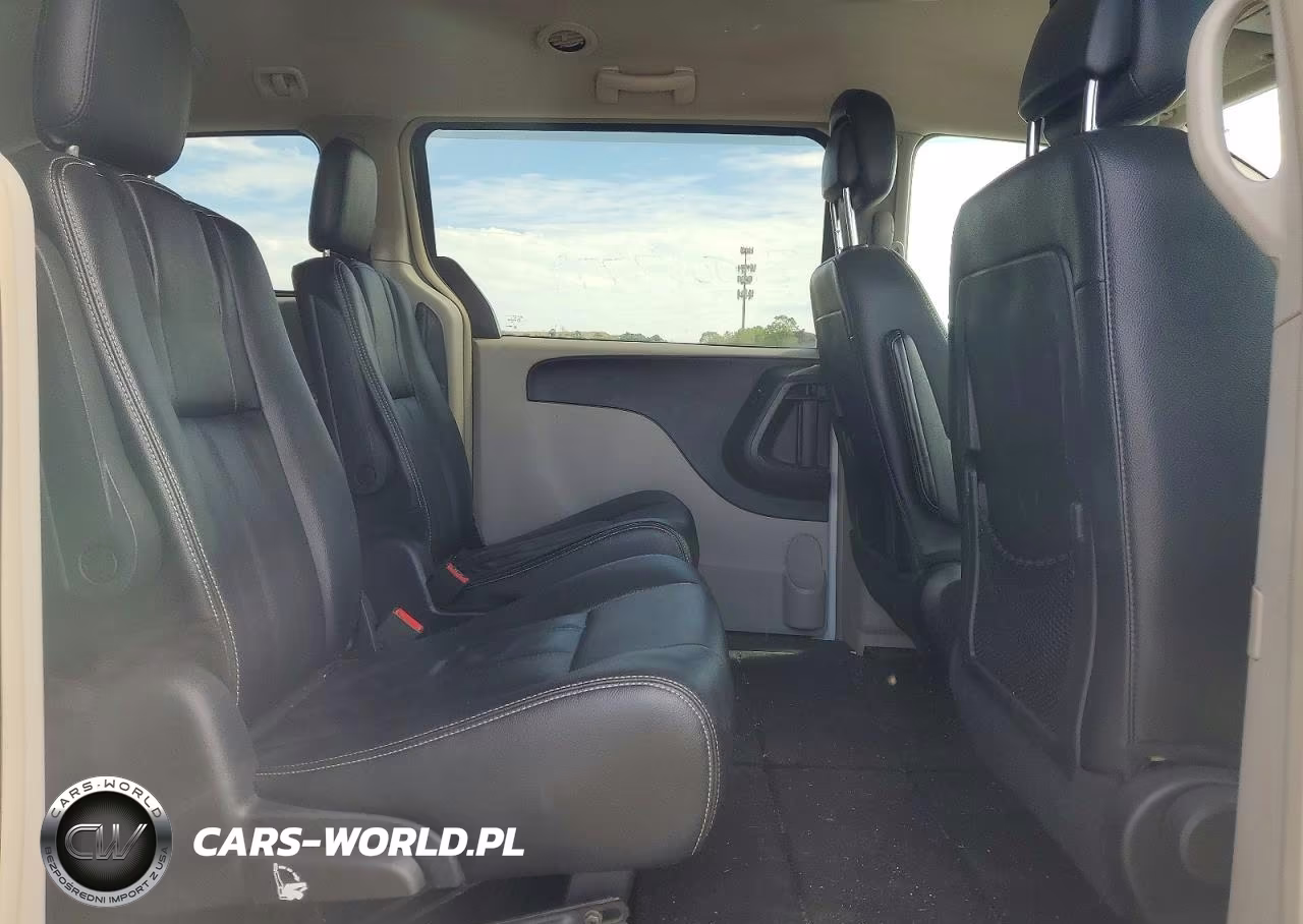 2016 Chrysler Town & Country Touring VIN:2C4RC1BG1GR289274 - 11