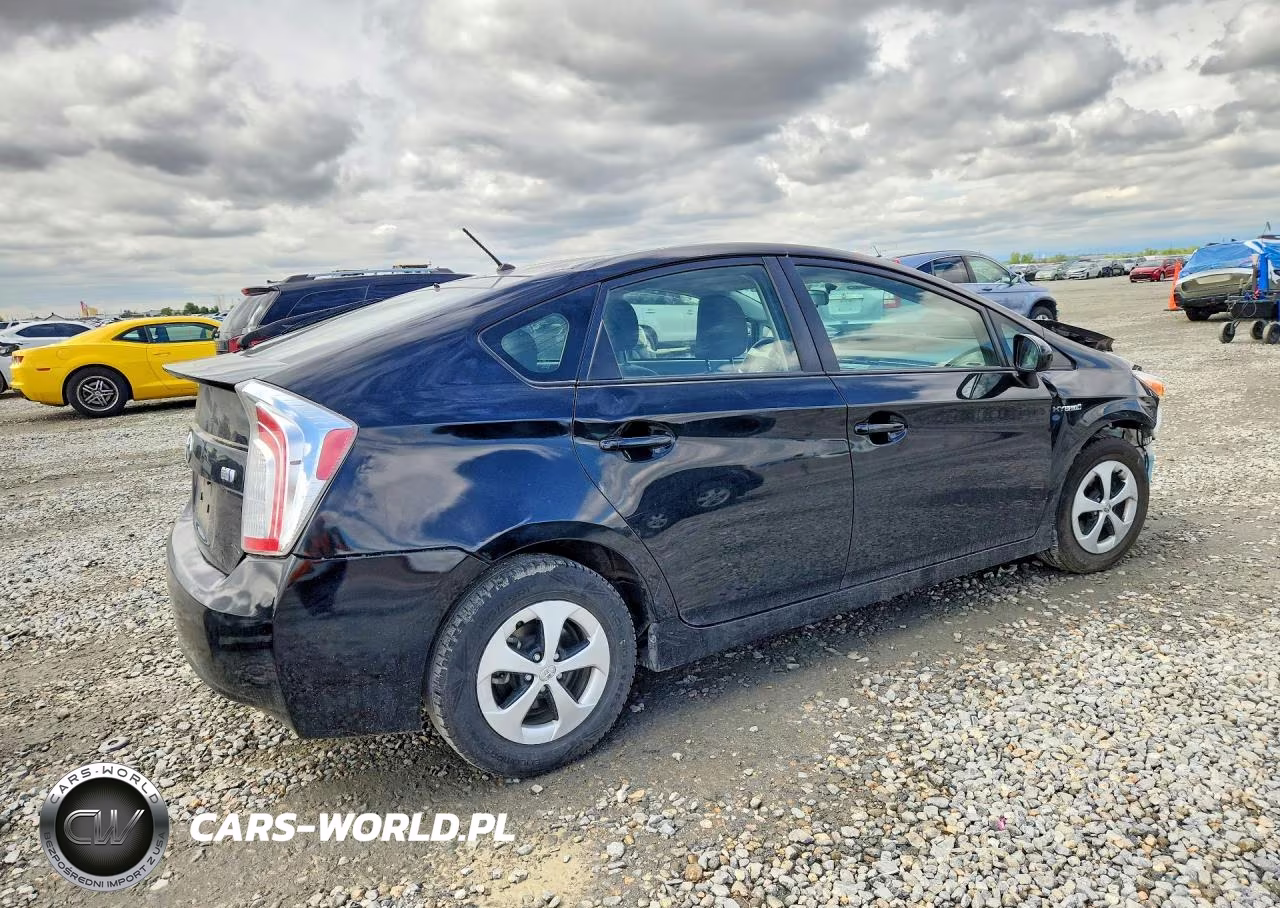 2015 Toyota Prius Two VIN:JTDKN3DU8F0436404 - 3