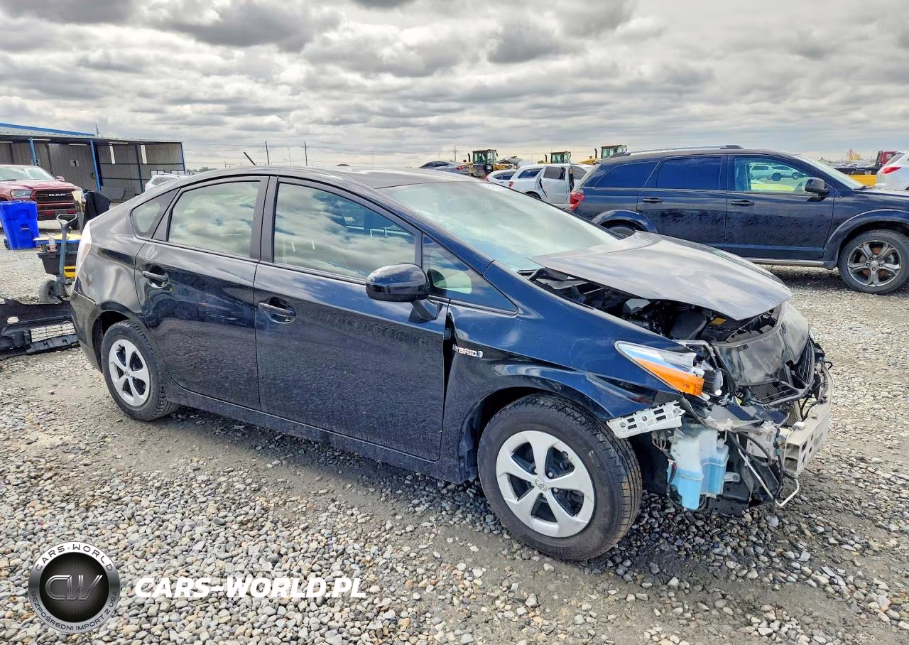 2015 Toyota Prius Two VIN:JTDKN3DU8F0436404 - 4