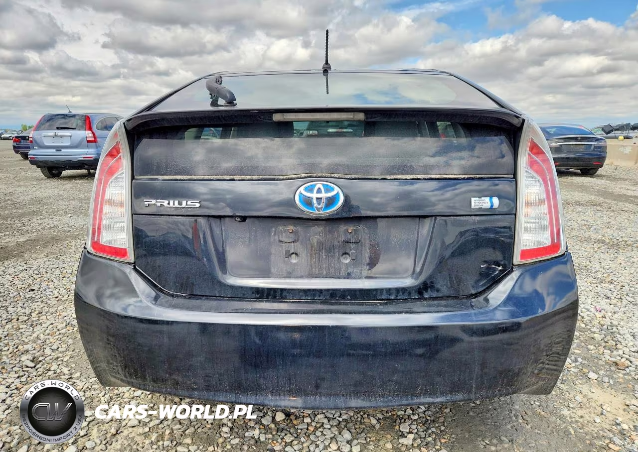 2015 Toyota Prius Two VIN:JTDKN3DU8F0436404 - 6