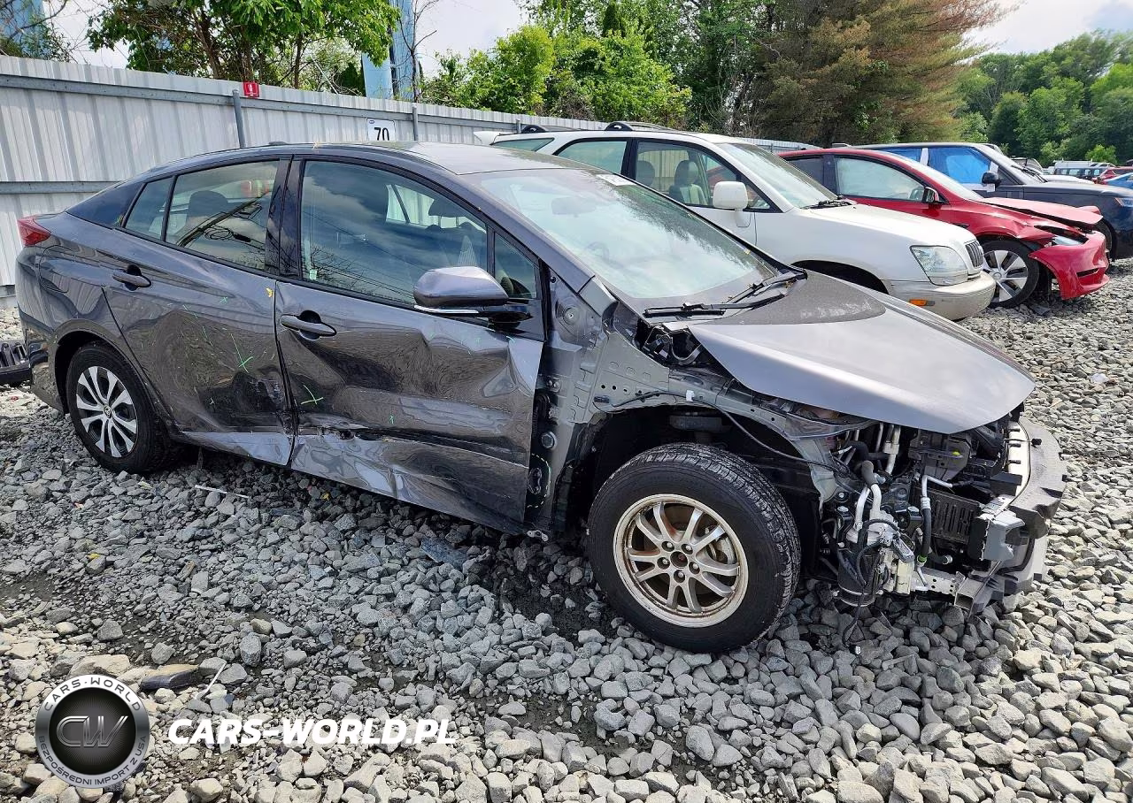 2020 Toyota Prius Prime Le VIN:JTDKARFP9L3131199 - 4