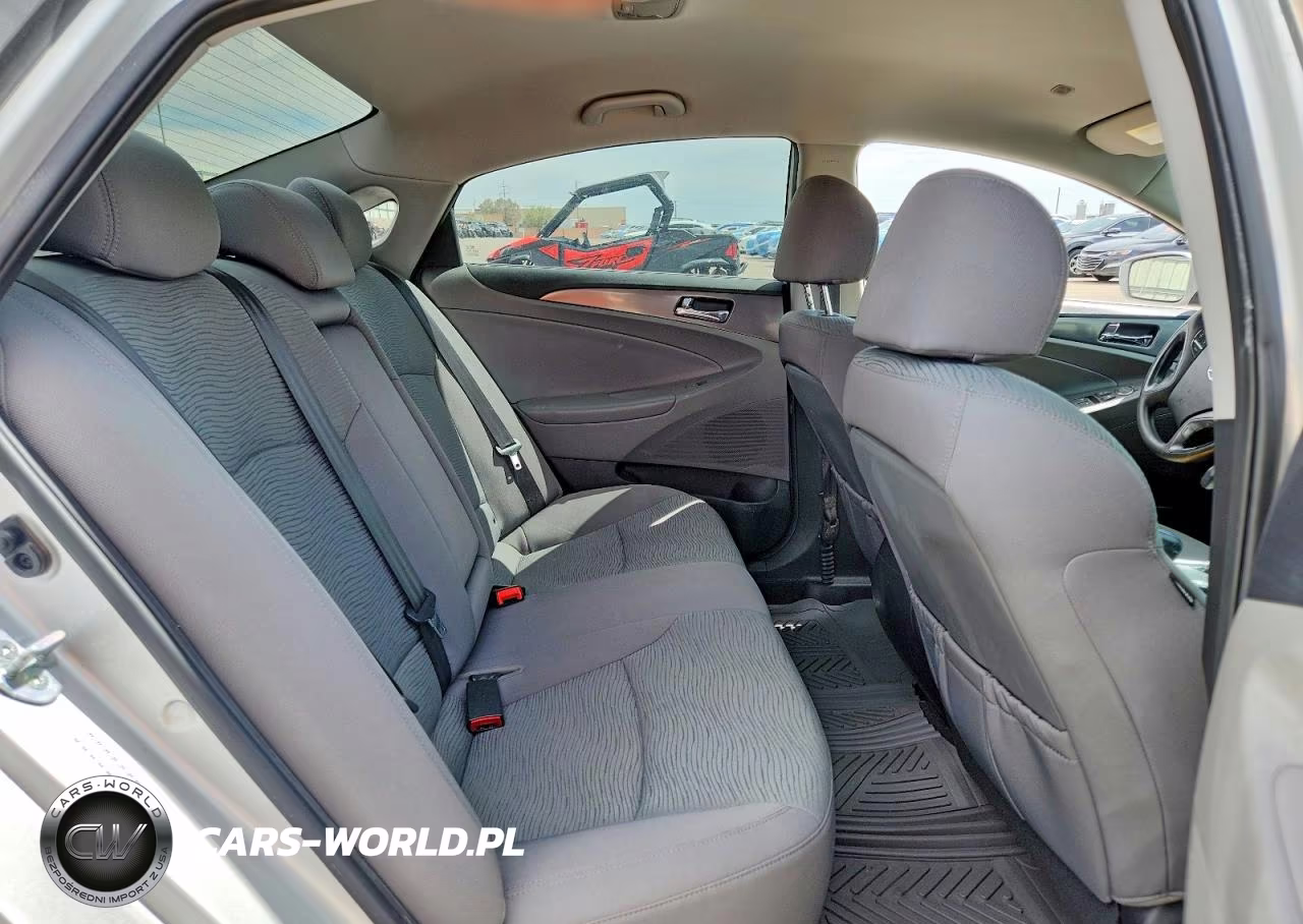 2015 Hyundai Sonata Hybrid Base VIN:KMHEC4A41FA139770 - 10