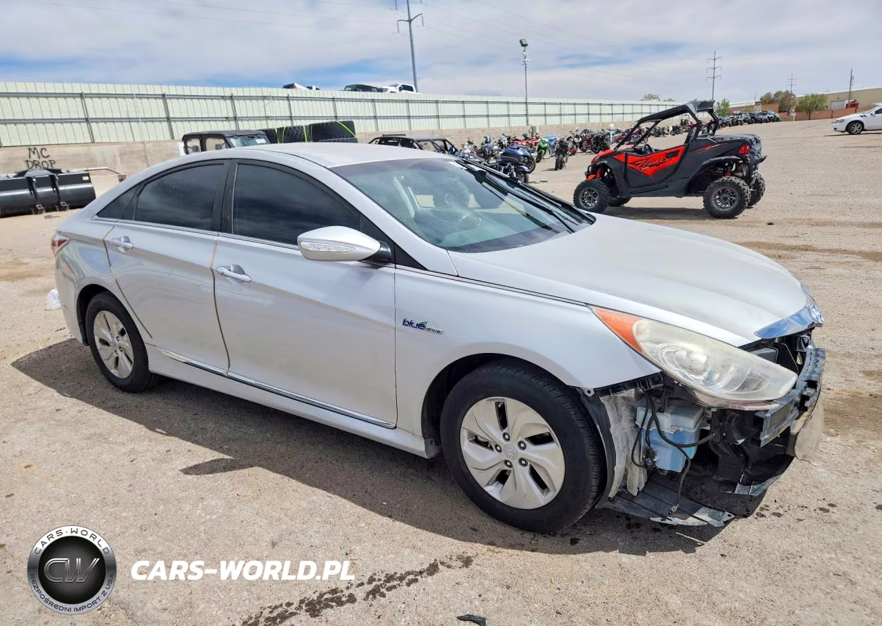 2015 Hyundai Sonata Hybrid Base VIN:KMHEC4A41FA139770 - 4