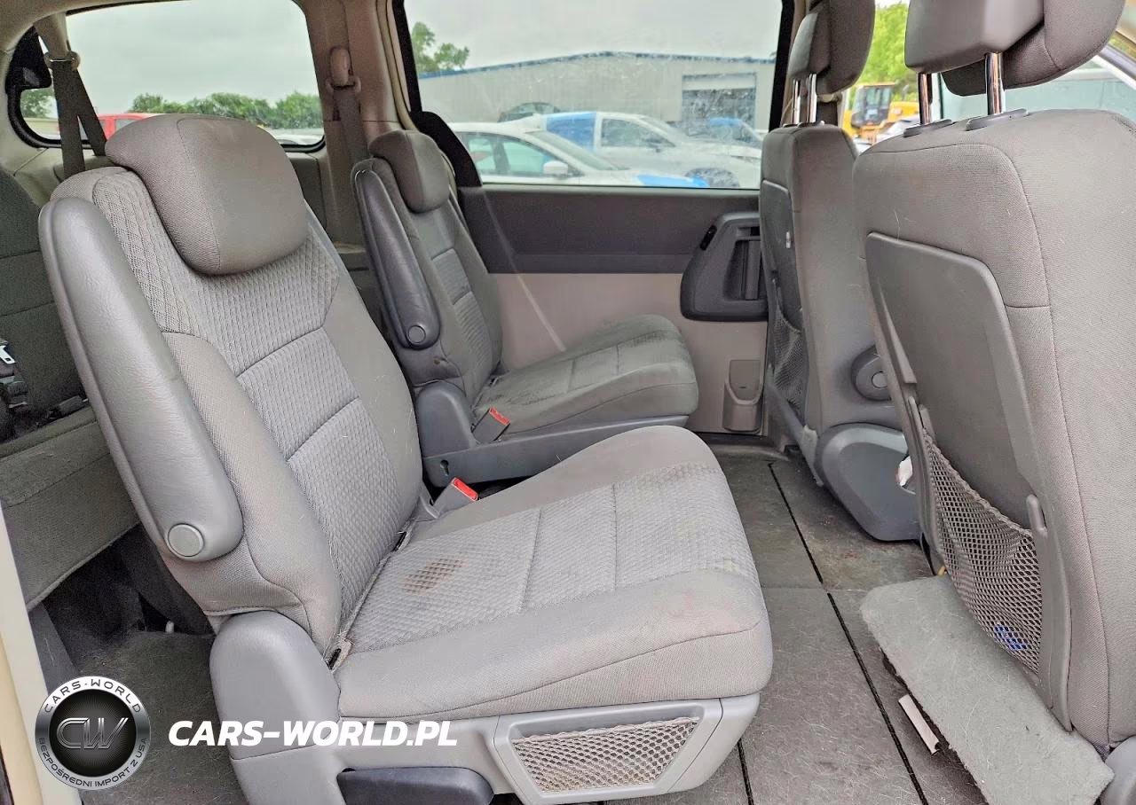 2010 Chrysler Town & Country Touring VIN:2A4RR5D14AR493227 - 11