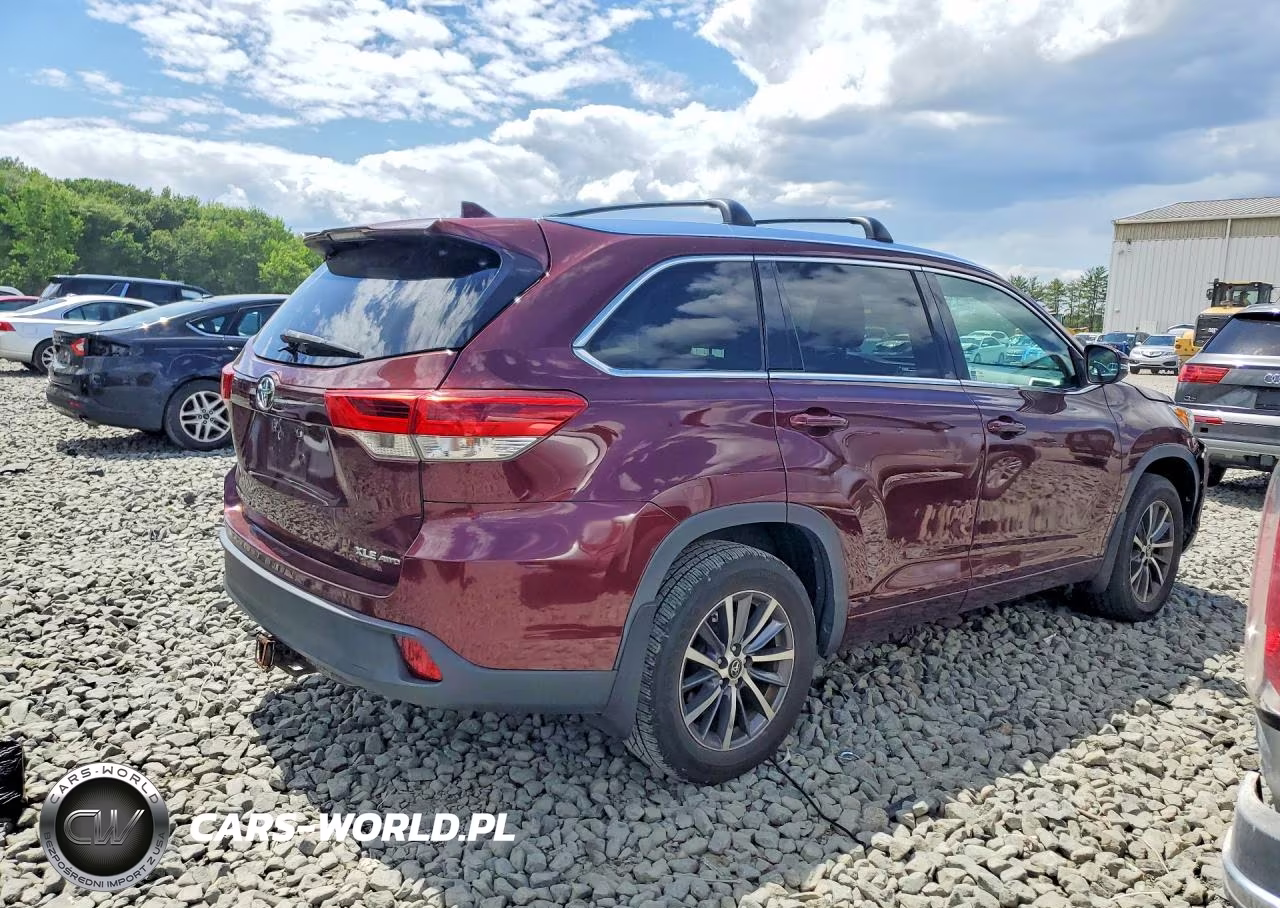 2017 Toyota Highlander Xle VIN:5TDJZRFH5HS452790 - 3