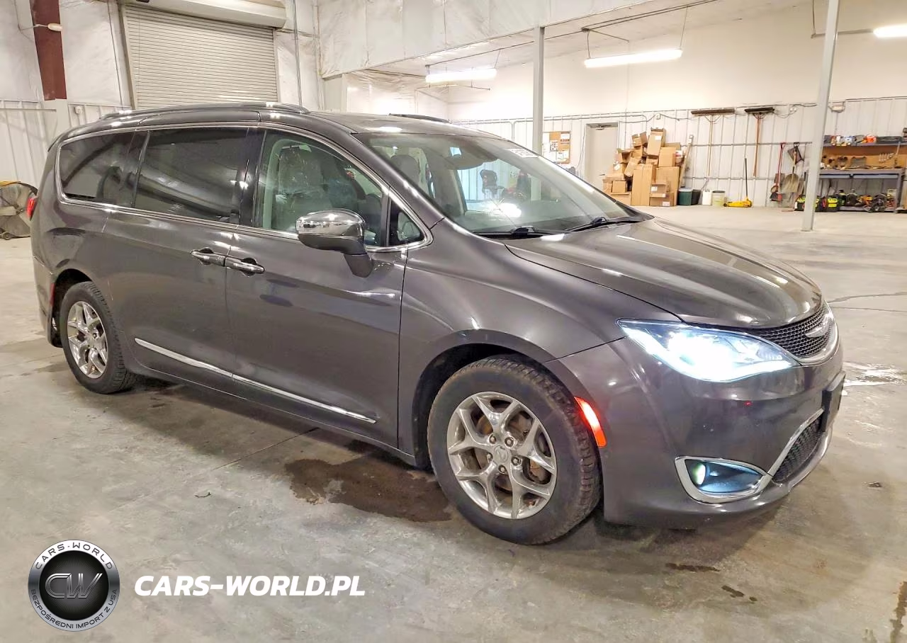 2017 Chrysler Pacifica Limited VIN:2C4RC1GG4HR570205 - 4