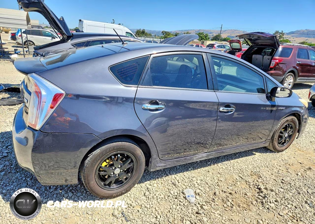 2013 Toyota Prius Two VIN:JTDKN3DUXD1659759 - 3