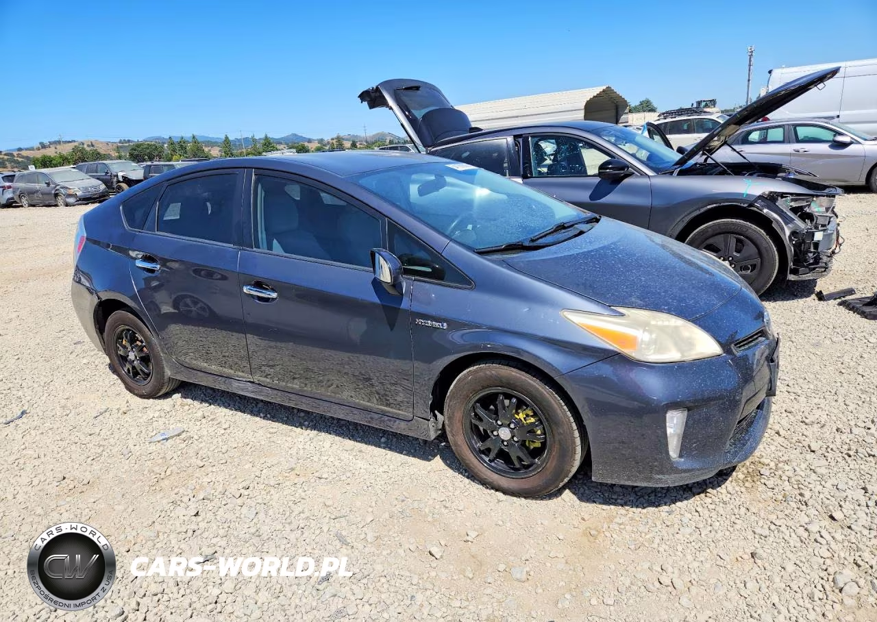 2013 Toyota Prius Two VIN:JTDKN3DUXD1659759 - 4