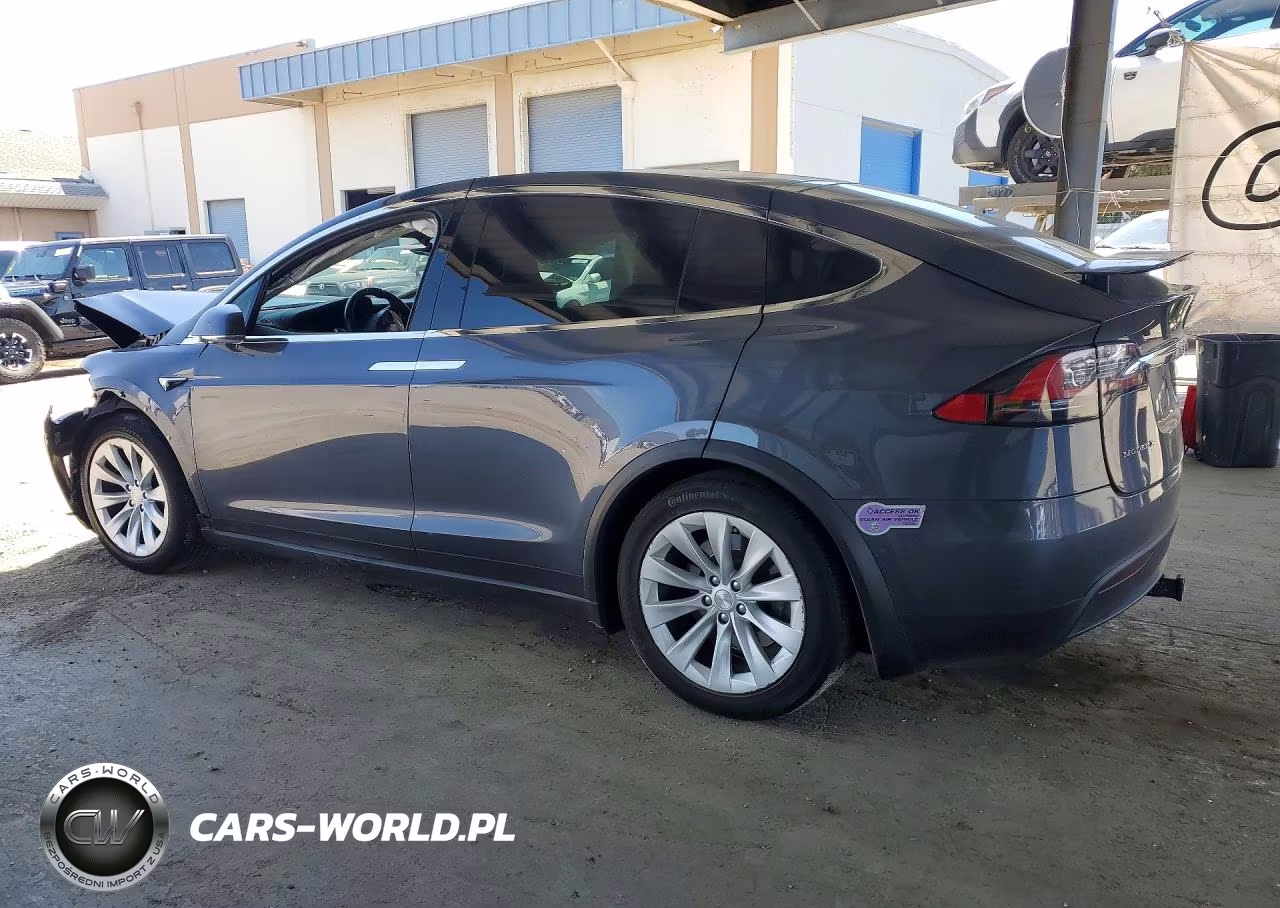 2018 Tesla Model X VIN:5YJXCAE22JF139572 - 2