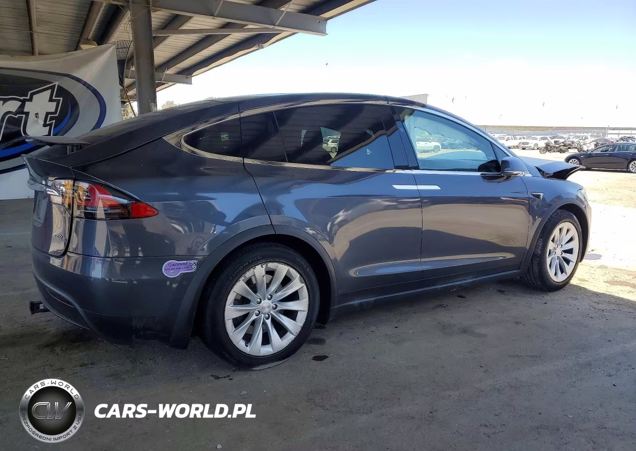 2018 Tesla Model X VIN:5YJXCAE22JF139572 - 3