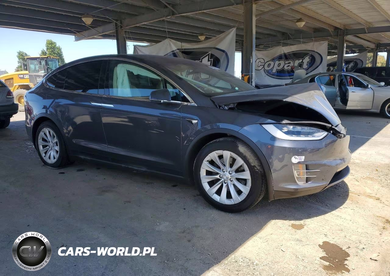 2018 Tesla Model X VIN:5YJXCAE22JF139572 - 4