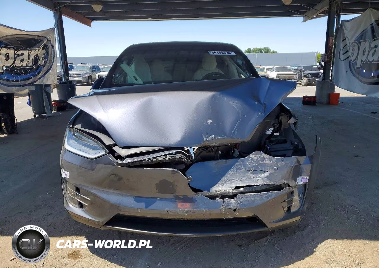2018 Tesla Model X VIN:5YJXCAE22JF139572 - 5