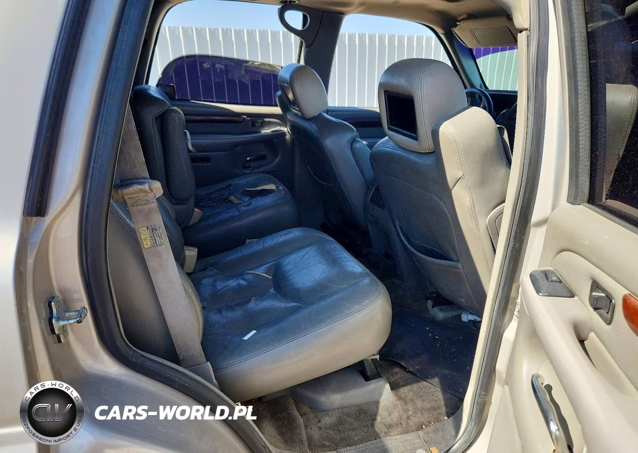 2005 Cadillac Escalade Luxury VIN:1GYEC63TX5R180946 - 11