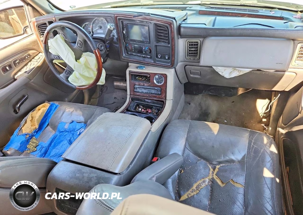 2005 Cadillac Escalade Luxury VIN:1GYEC63TX5R180946 - 8