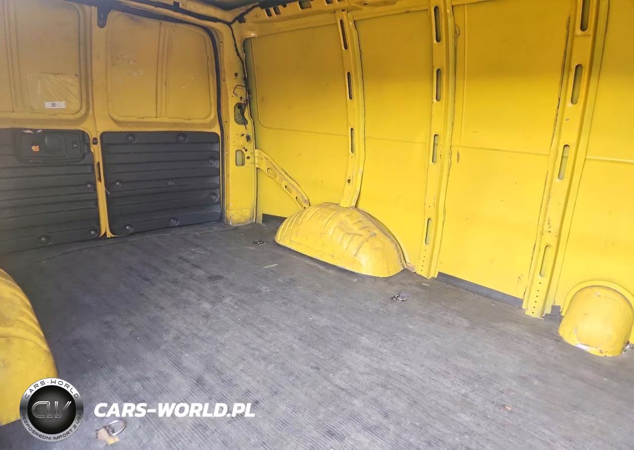 2019 Chevrolet Express G2500 VIN:1GCWGAFP9K1338946 - 10