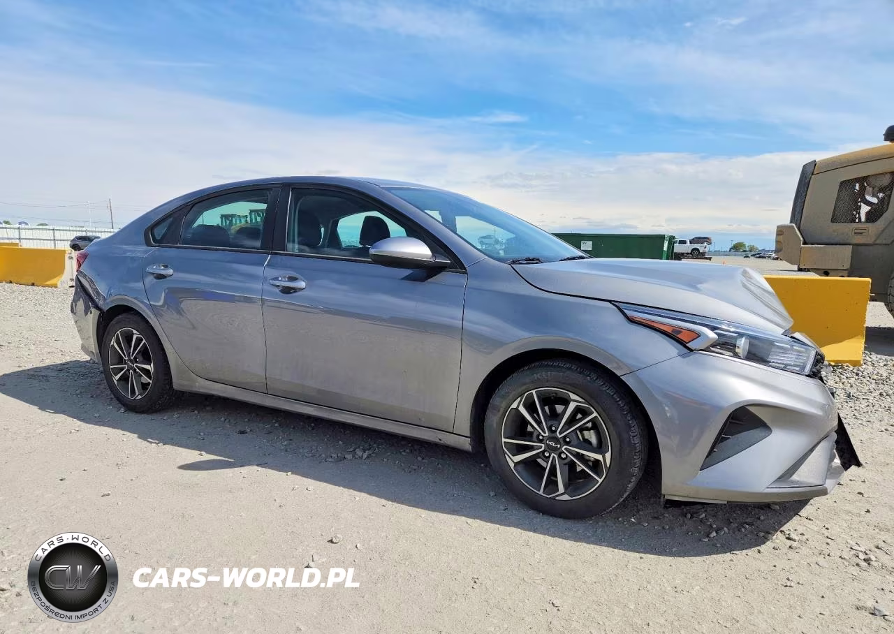 2023 Kia Forte Lxs VIN:3KPF24AD8PE665274 - 4