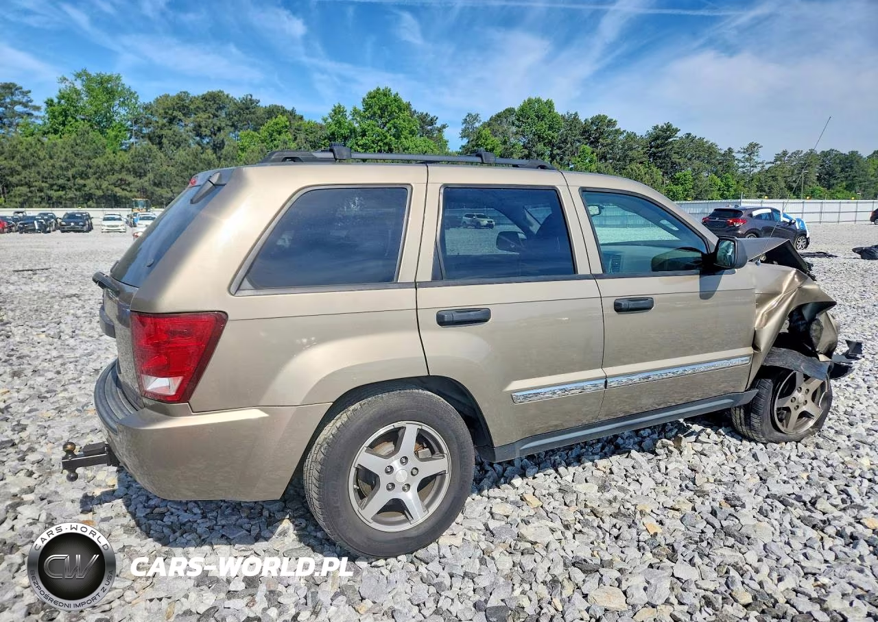 2005 Jeep Grand Cherokee Laredo VIN:1J4GR48K15C664728 - 3