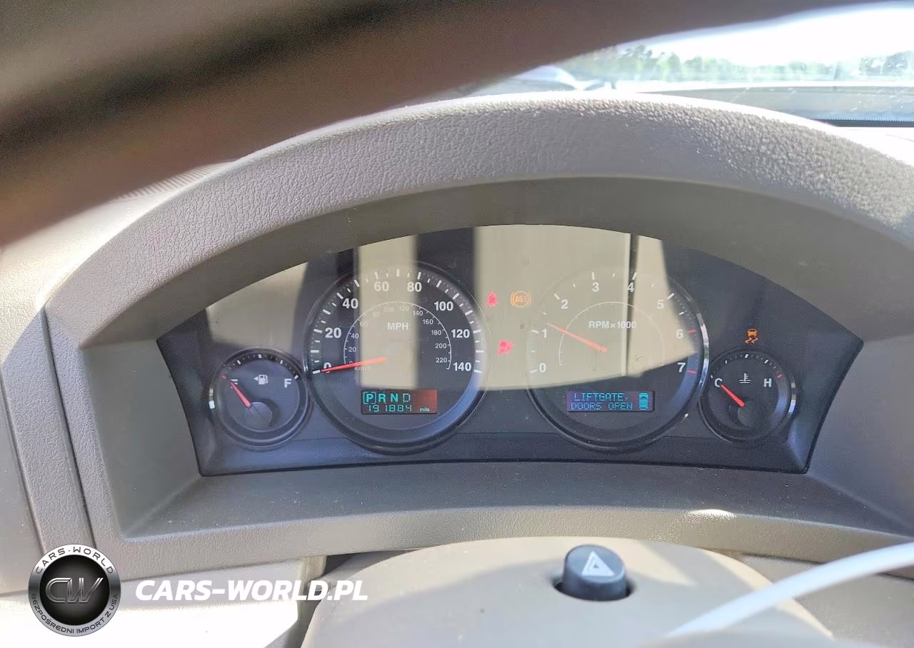 2005 Jeep Grand Cherokee Laredo VIN:1J4GR48K15C664728 - 9