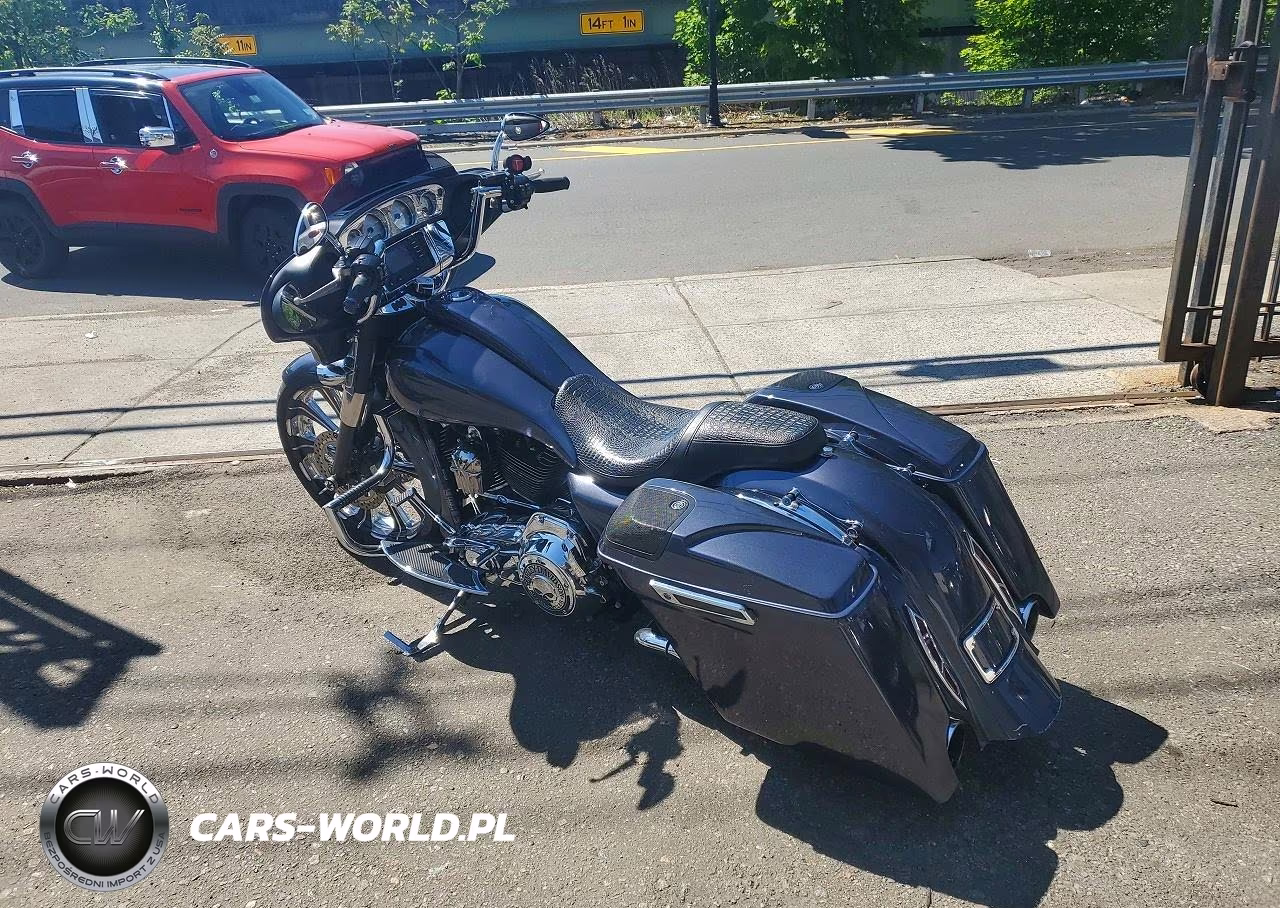 2014 Harley-Davidson Flhx Street Glide VIN:1HD1KBM10EB611525 - 3