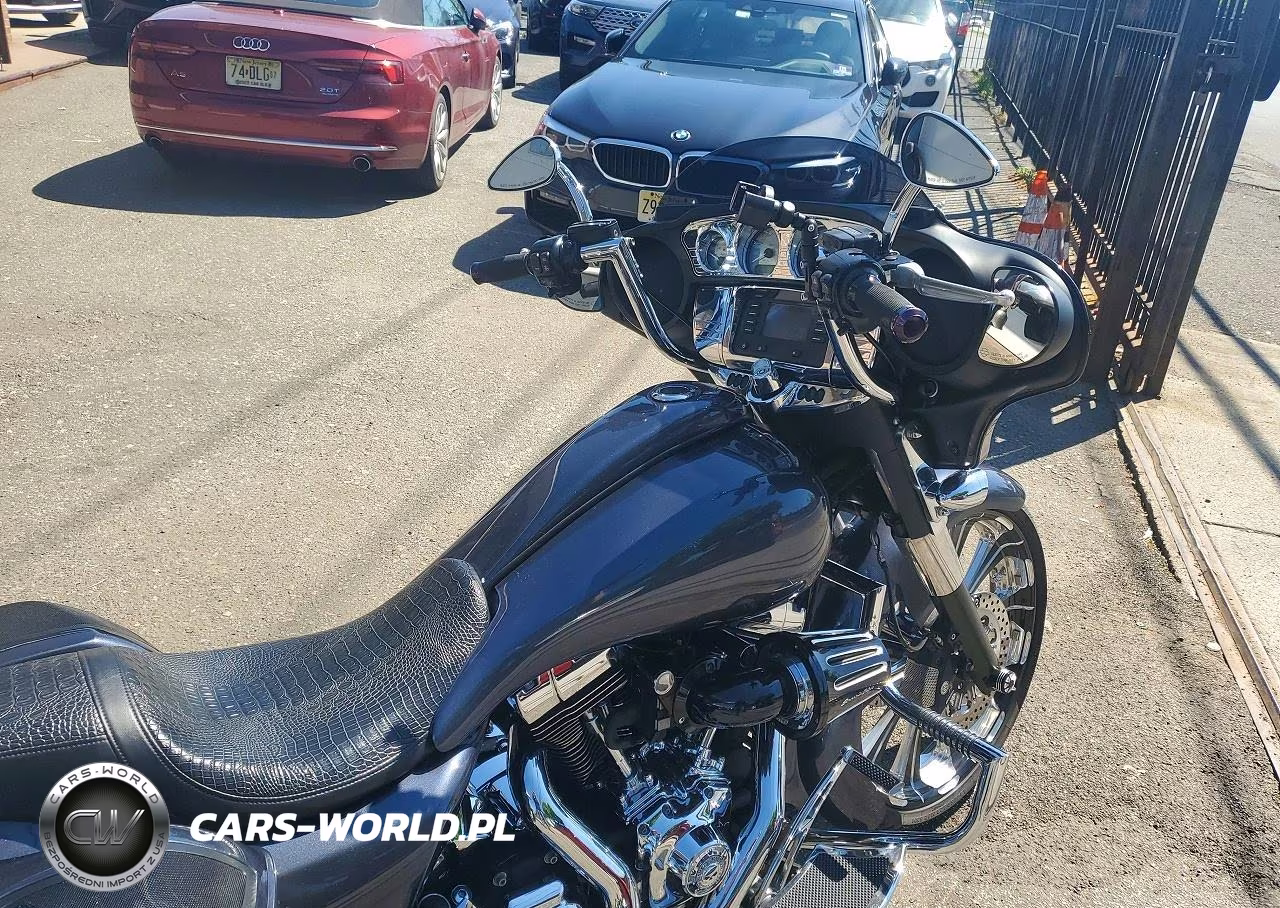 2014 Harley-Davidson Flhx Street Glide VIN:1HD1KBM10EB611525 - 5