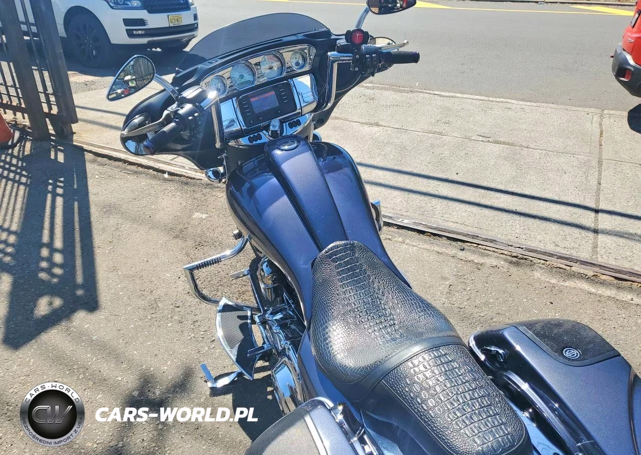 2014 Harley-Davidson Flhx Street Glide VIN:1HD1KBM10EB611525 - 9