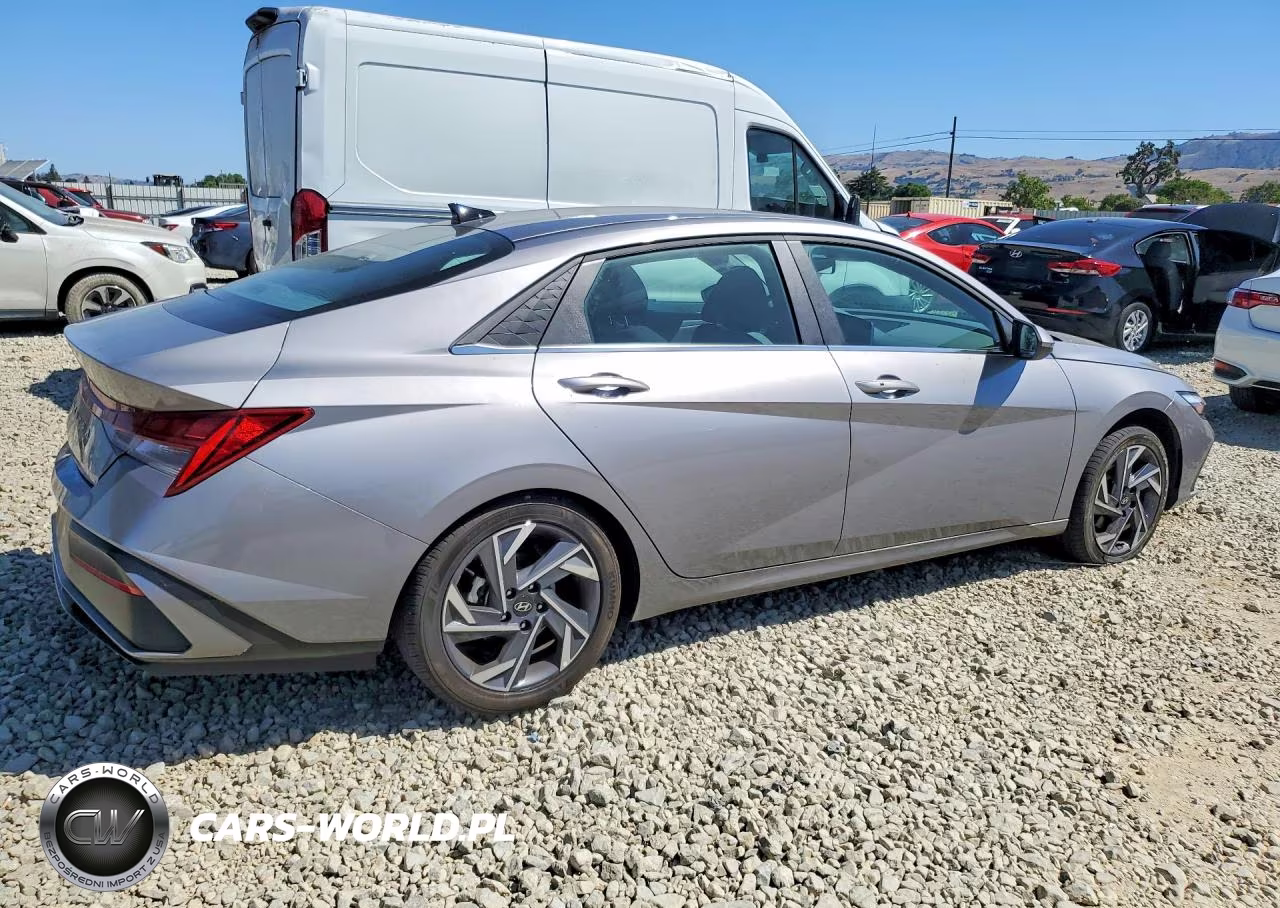 2025 Hyundai Elantra Sel VIN:KMHLS4DG2SU890496 - 3
