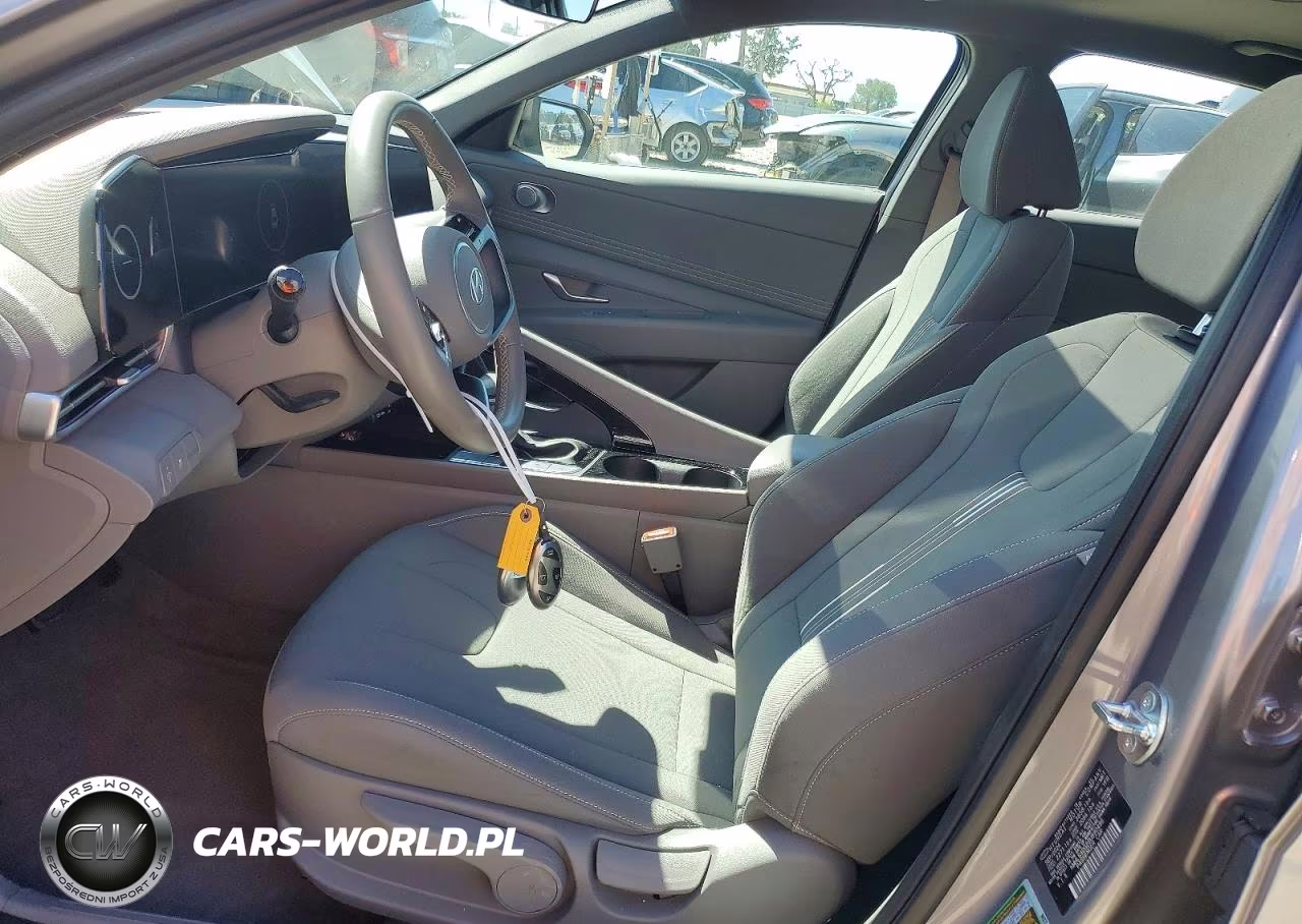 2025 Hyundai Elantra Sel VIN:KMHLS4DG2SU890496 - 7