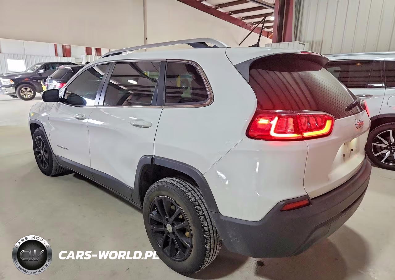 2019 Jeep Cherokee Latitude Plus VIN:1C4PJLLBXKD232854 - 2